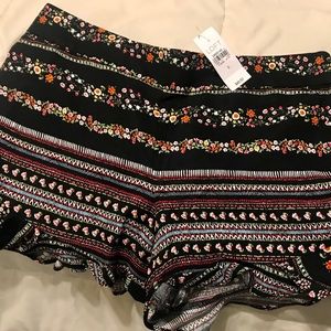 LOFT NWT Black Ruffle Hem Floral Riviera Shorts 0